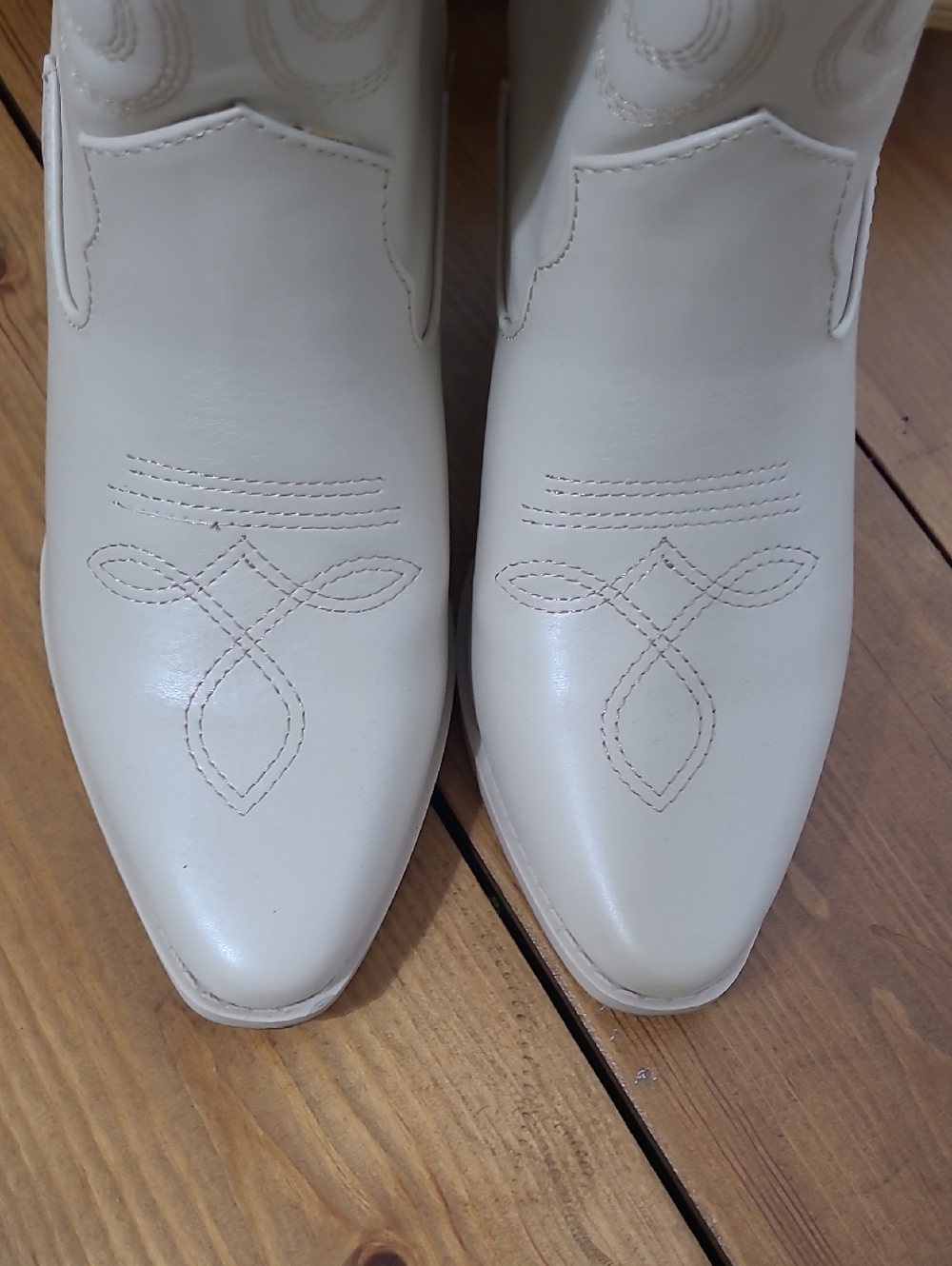 Gorgeous Cream Cowboy Boots - Picture 3 of 9